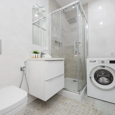 Near To Old Town By Renters Apartment *